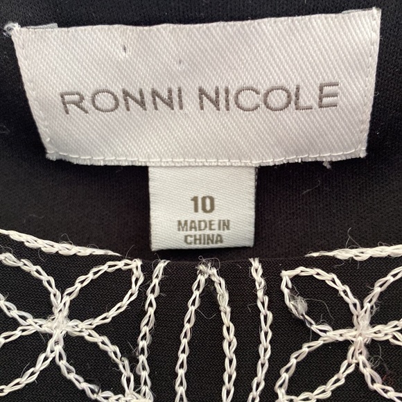 Simple summer Ronni Nicole beach dress - Picture 2 of 7